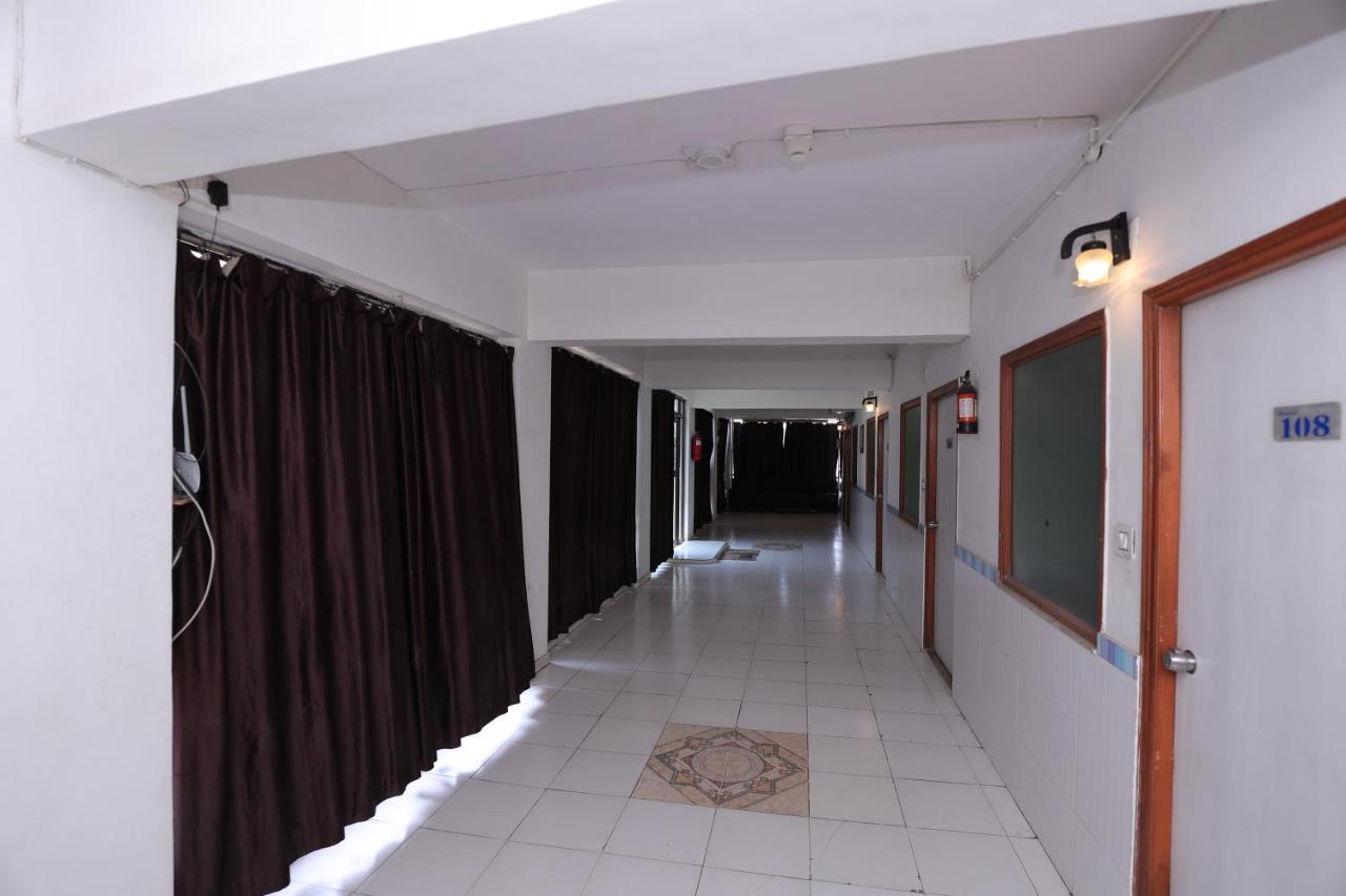 Hotel Runway Inn Ahmedabad Exterior foto